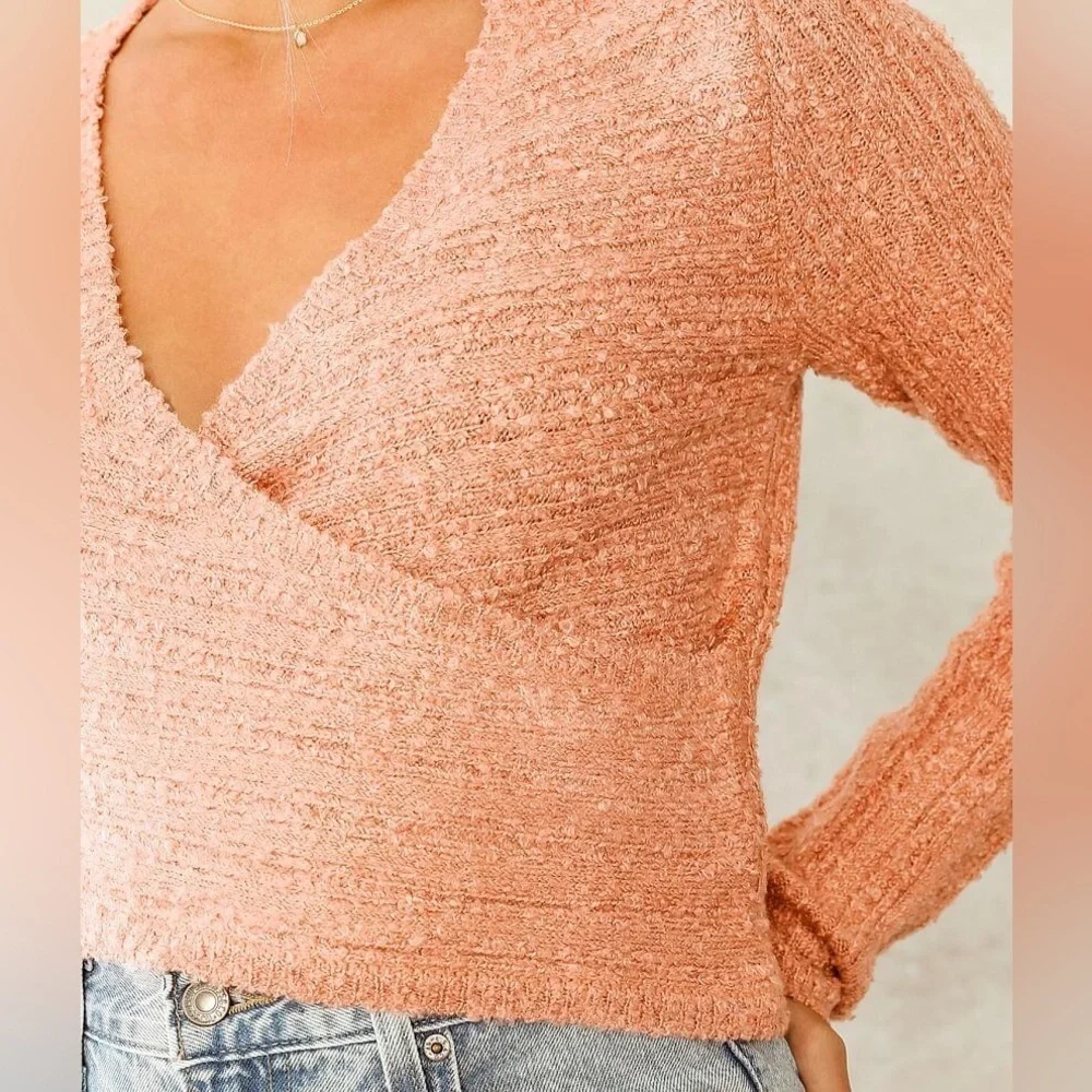 NWT BUCKLE
Le Lis Surplice Cropped Sweater - Picture 3 of 9